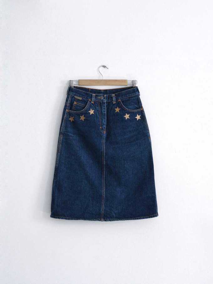 Džínová sukně Levis tmavá s potiskem