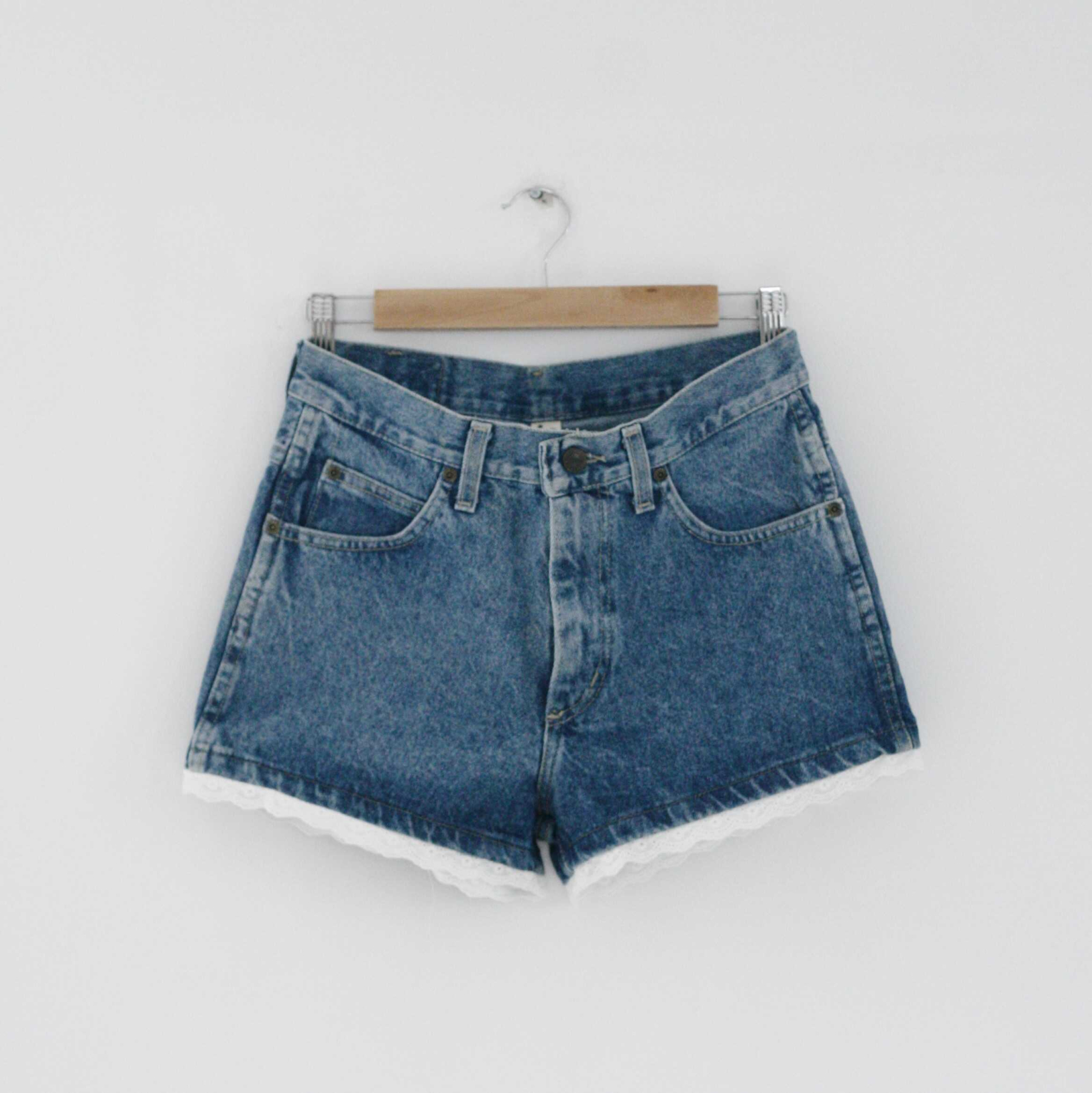 Džínové kraťasy Wrangler s krajkou