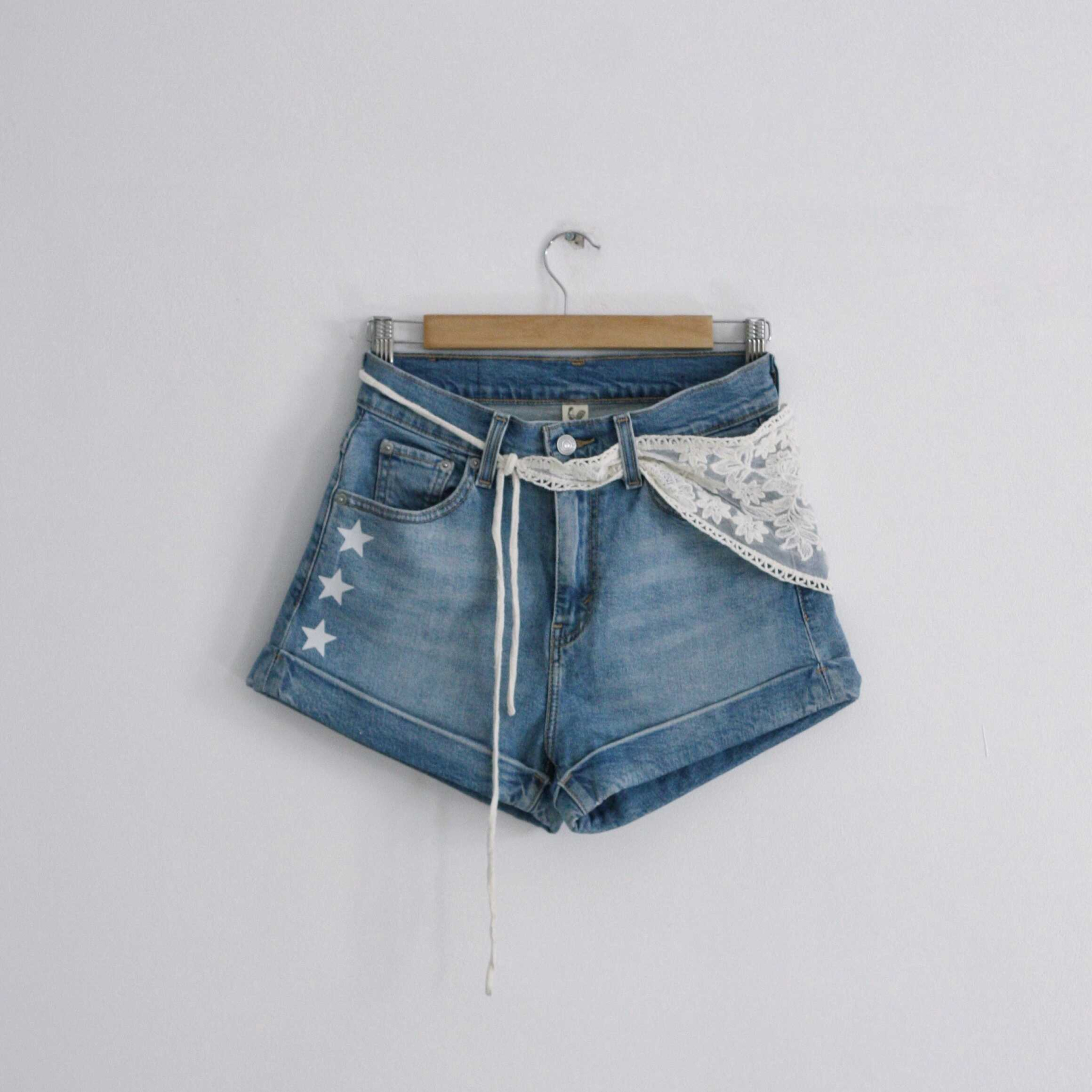 Vintage kraťasy Levis s krajkovým šátkem